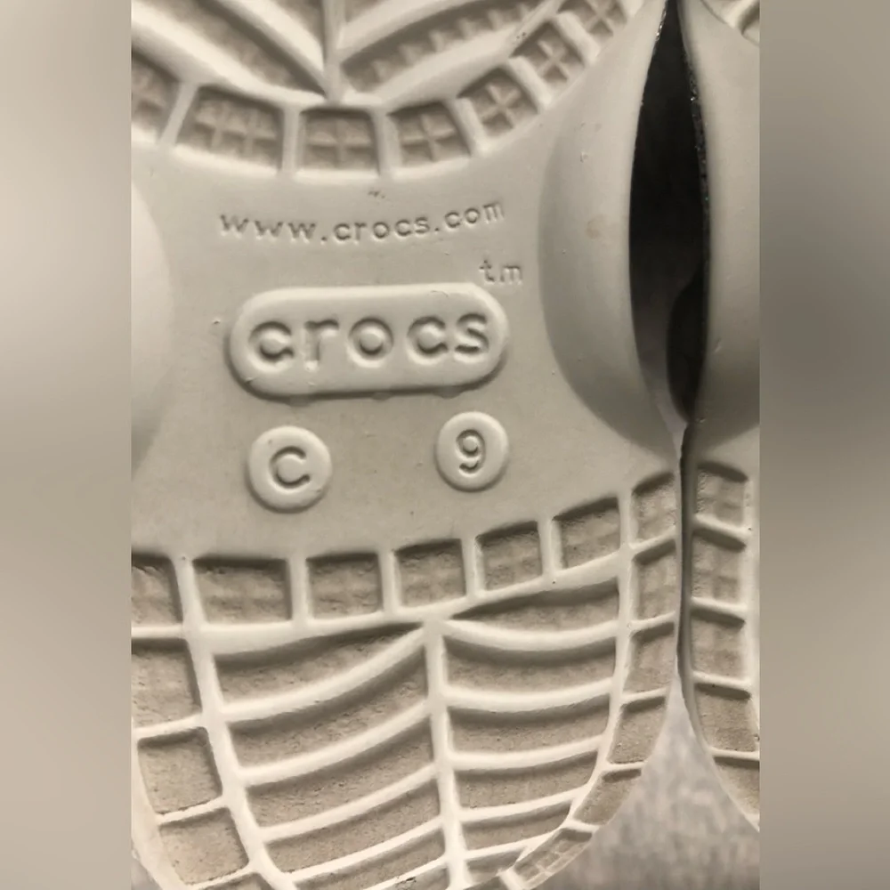 Crocs Kids Classic Glitter Clog Sandals Size: C9